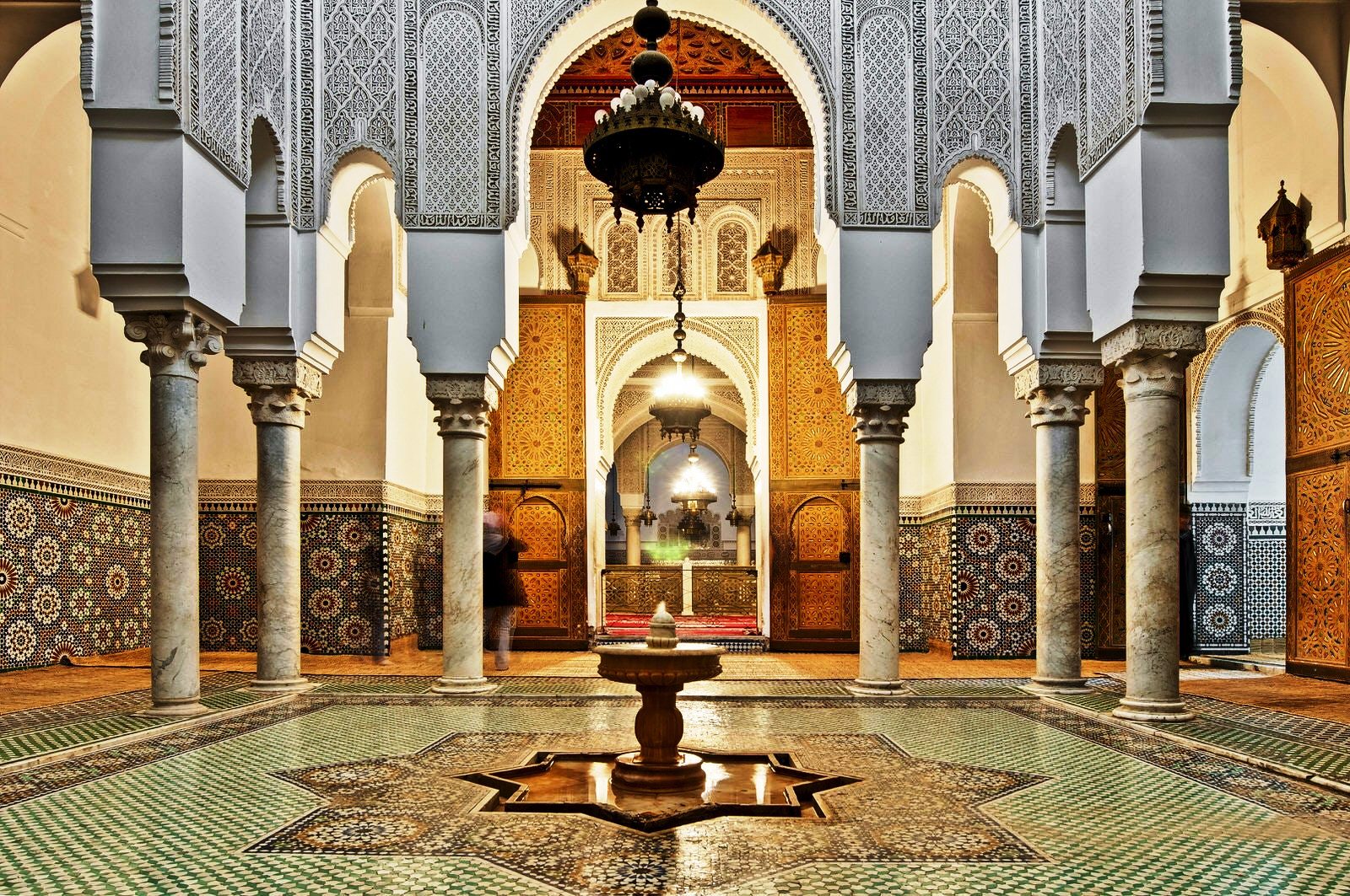 Meknes city guided tours to explore the medina sites