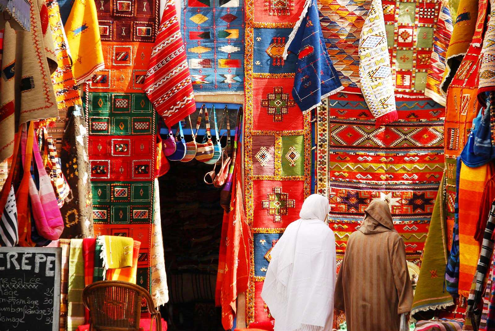 Morocco shopping guided tour in Marrakech to explore Souks and buy handicrafts from local artisans